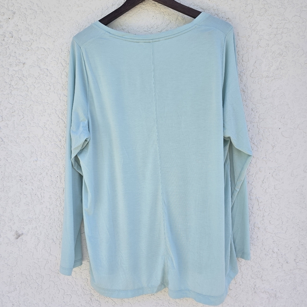Athleta Stratus II Top in a light blue or aqua - Picture 3 of 7